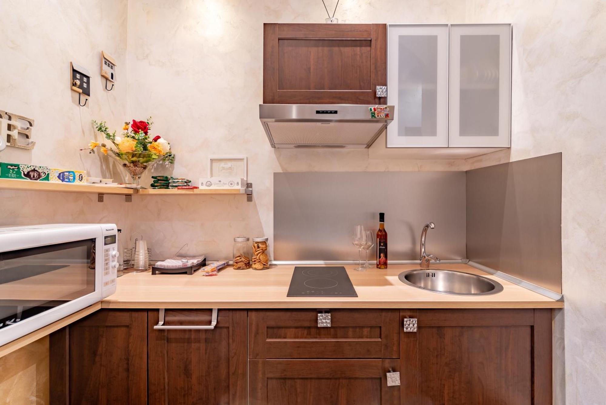 Alis Laura Guest House - 150M From Piazza Bologna Metro And 10 Minutes From The Colosseum מראה חיצוני תמונה