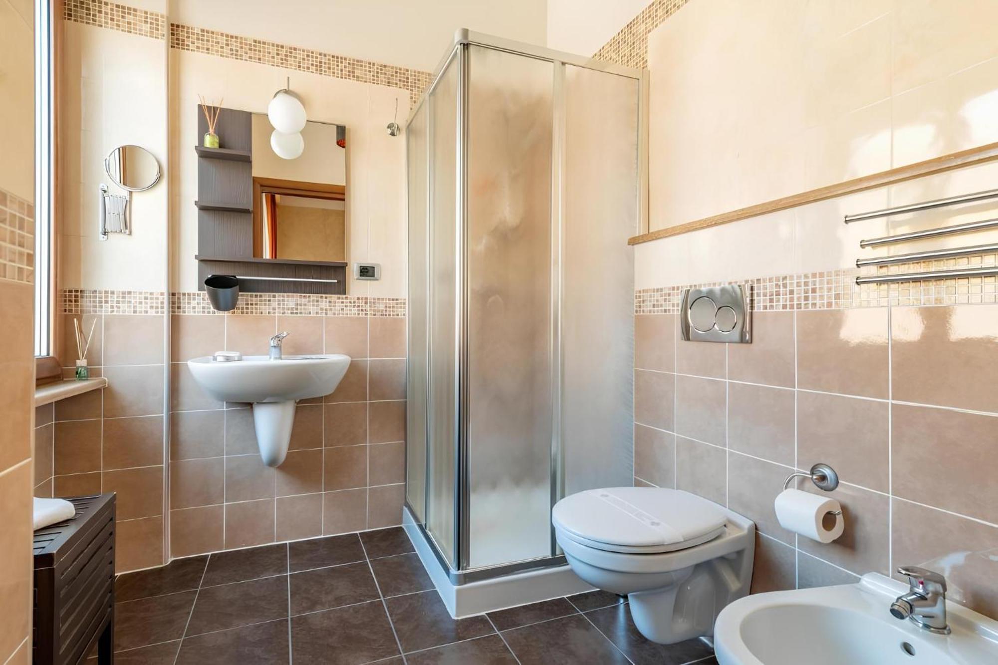Alis Laura Guest House - 150M From Piazza Bologna Metro And 10 Minutes From The Colosseum מראה חיצוני תמונה