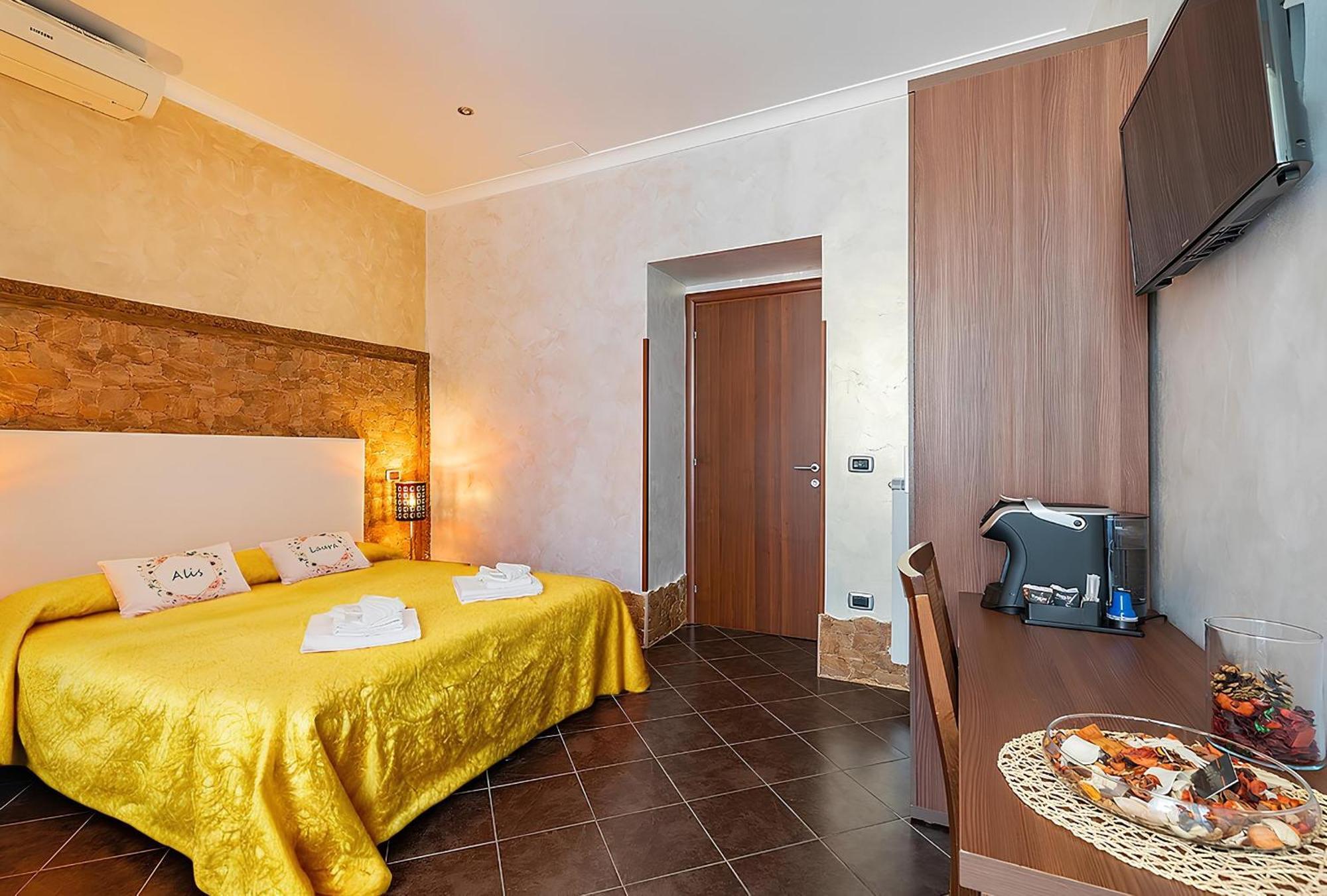 Alis Laura Guest House - 150M From Piazza Bologna Metro And 10 Minutes From The Colosseum מראה חיצוני תמונה